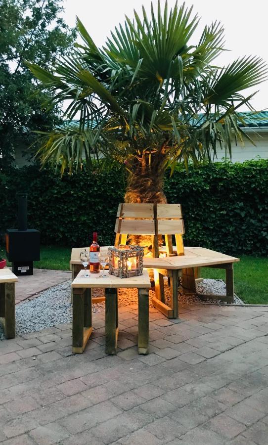 De Corner Van Zeeland Met Jacuzzi Sint Annaland Exterior photo